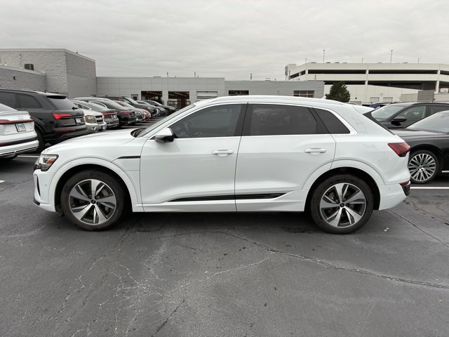 Used 2024 Audi Q8 e-tron Premium Plus AWD/4WD image 8
