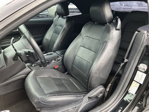 Used 2018 Ford Mustang Premium image 31