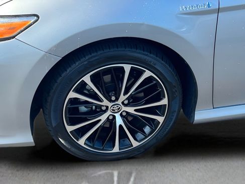 Certified 2020 Toyota Camry XLE FWD image 25
