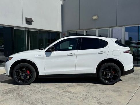 New 2026 Alfa Romeo Stelvio Sprint w/ Convenience Package image 4