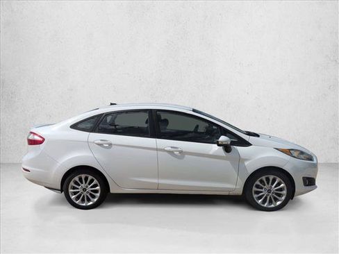 Used 2014 Ford Fiesta SE w/ Equipment Group 201A FWD image 4