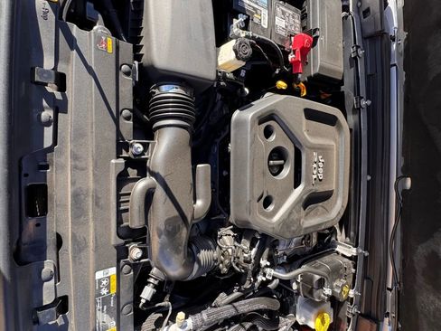 Used 2022 Jeep Wrangler Unlimited Sahara image 35