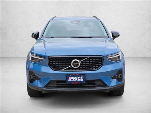 Used 2024 Volvo XC40 B5 Ultimate w/ Protection Package Premier AWD/4WD image 3