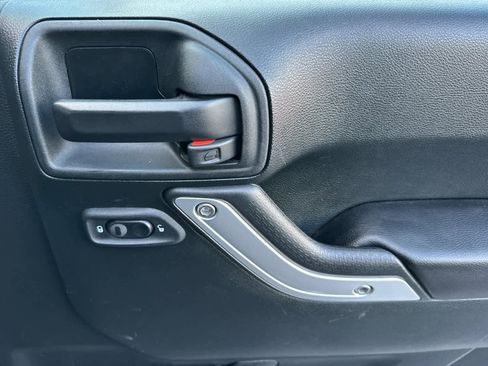 Used 2018 Jeep Wrangler Unlimited Sahara image 18