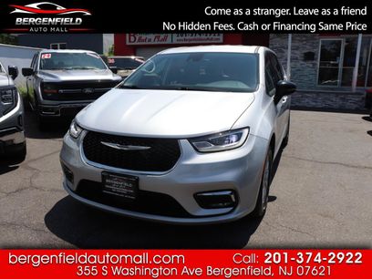 Used 2024 Chrysler Pacifica Touring-L