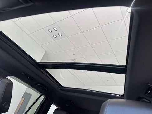 Used 2025 Cadillac XT6 Luxury image 34