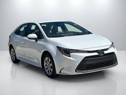 Certified 2025 Toyota Corolla LE image 3