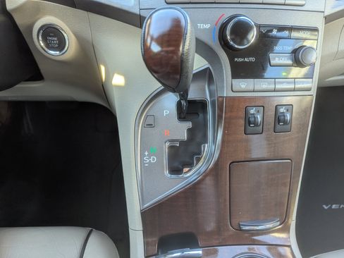 Used 2012 Toyota Venza XLE image 24