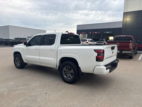 Used 2025 Nissan Frontier SV AWD/4WD image 4