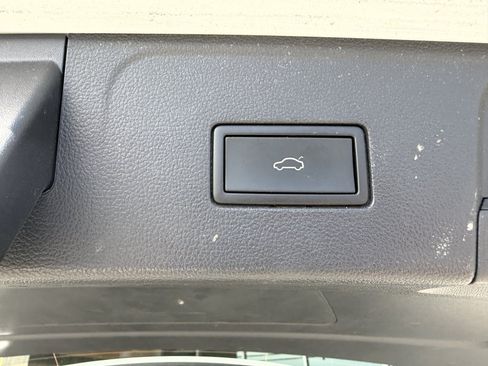 Used 2024 Volkswagen Atlas Peak Edition SE AWD/4WD image 40