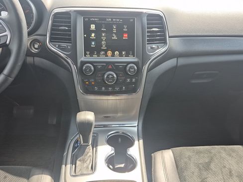 Used 2017 Jeep Grand Cherokee Altitude AWD/4WD image 13
