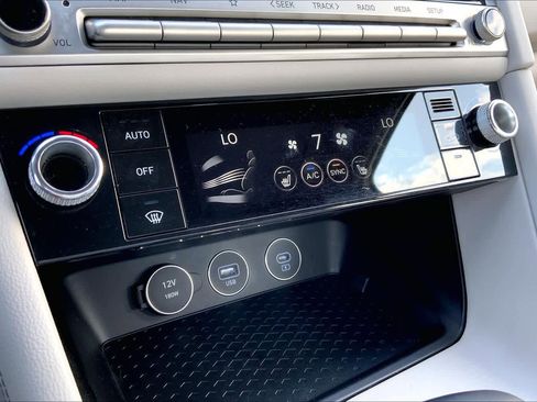 Used 2025 Genesis G70 2.5T RWD image 34