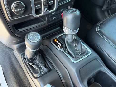 Used 2018 Jeep Wrangler Unlimited Sahara image 28