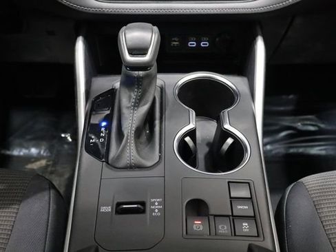 Used 2024 Toyota Highlander LE image 39