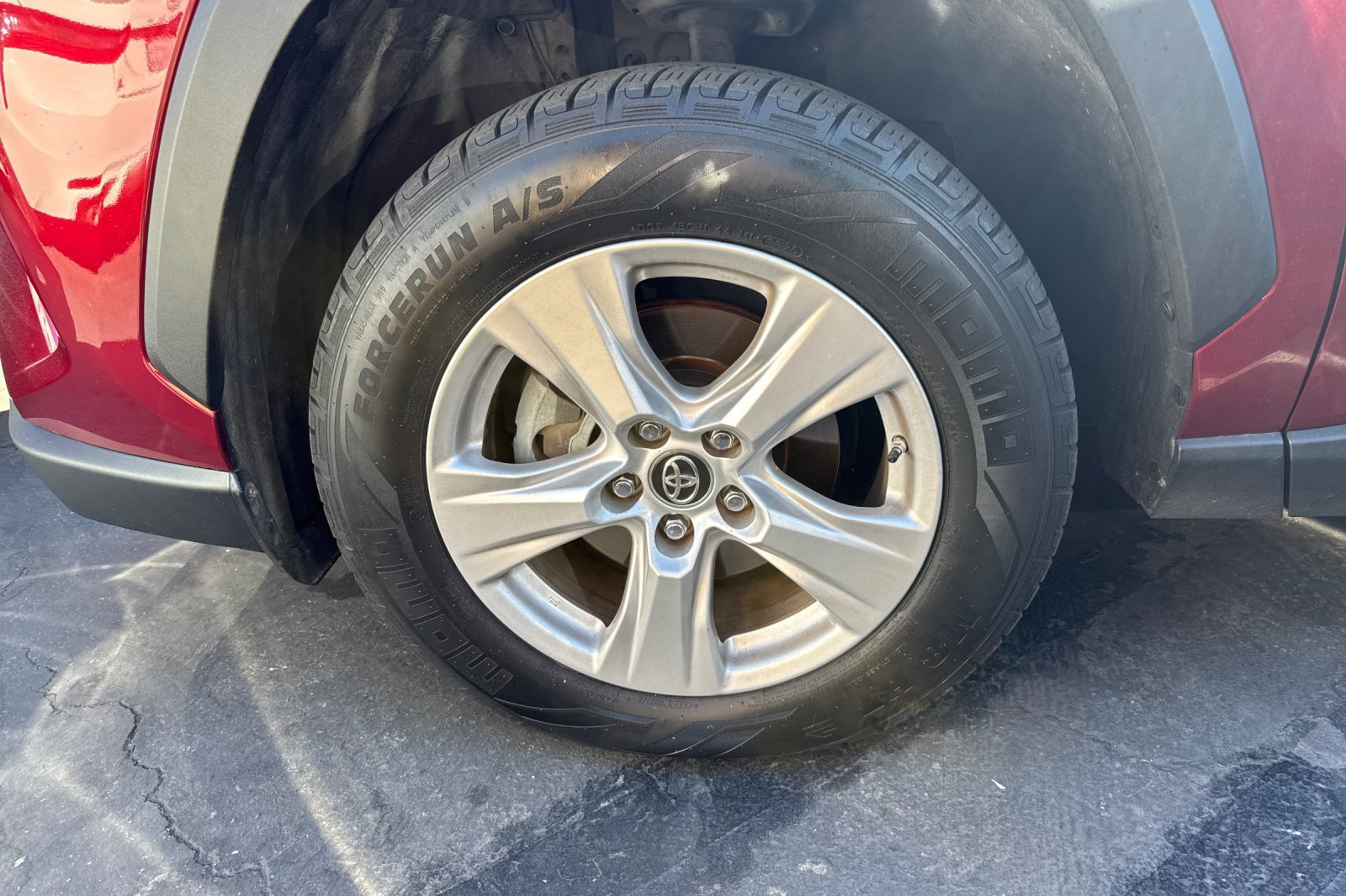 Used 2019 Toyota RAV4 XLE w/ Carpet Mat Package FWD image 4