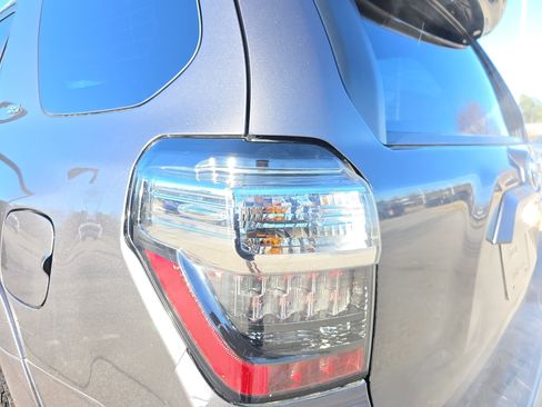 Used 2015 Toyota 4Runner SR5 Premium image 32