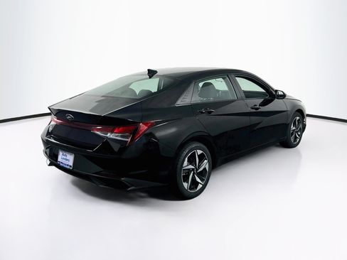 Used 2023 Hyundai Elantra SEL w/ Convenience Package FWD image 5