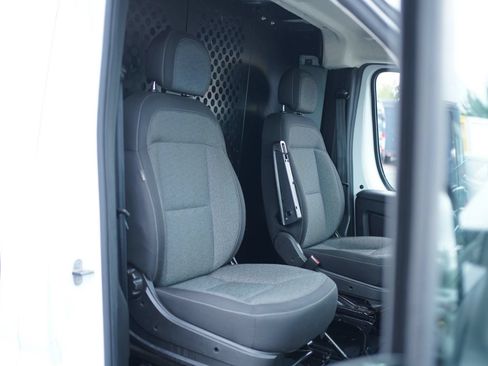 Used 2025 RAM ProMaster 2500 w/ U-Haul Equipment Group FWD image 17