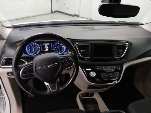 Used 2019 Chrysler Pacifica Touring Plus w/ Cold Weather Group image 12