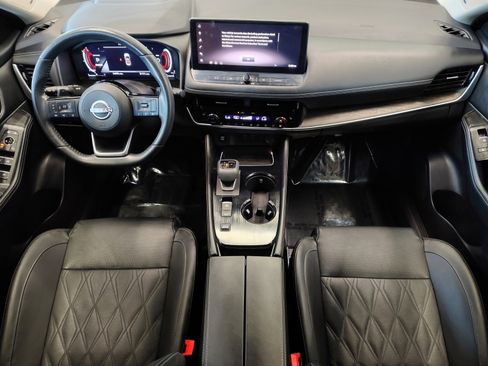 Certified 2024 Nissan Rogue Platinum w/ Platinum Premium Package FWD image 3