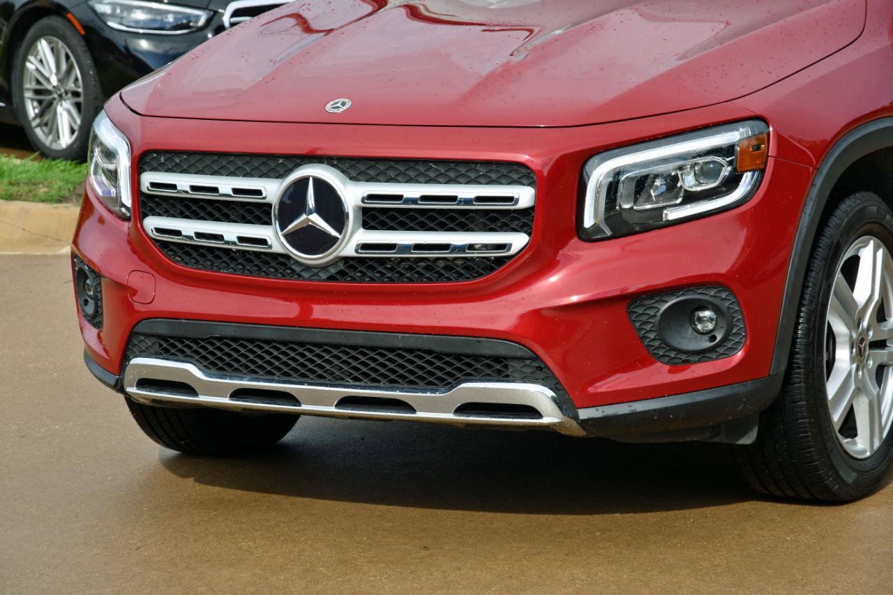 Used 2022 Mercedes-Benz GLB 250 w/ Premium Package image 3