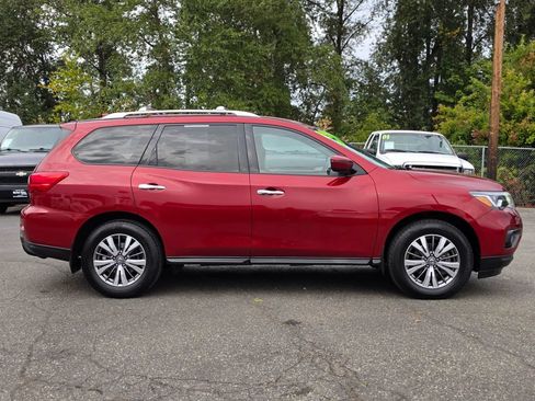 Used 2019 Nissan Pathfinder SV AWD/4WD image 8