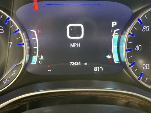 Used 2023 Chrysler Pacifica Limited FWD image 15