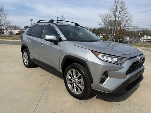 Used 2021 Toyota RAV4 XLE Premium image 2