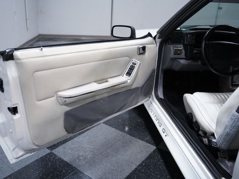 Used 1993 Ford Mustang GT RWD image 28