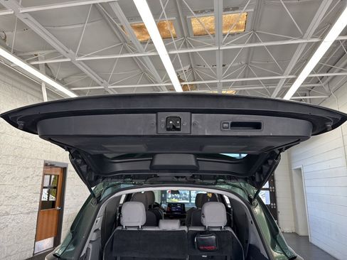 Certified 2021 Toyota Sienna LE image 11