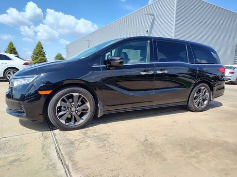 Used 2023 Honda Odyssey Elite image 3