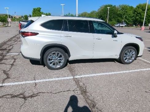 Used 2021 Toyota Highlander Limited AWD/4WD image 9