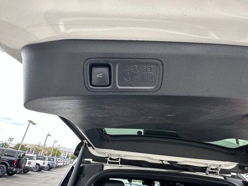 Used 2020 Ford Expedition Limited w/ Equipment Group 302A AWD/4WD image 25