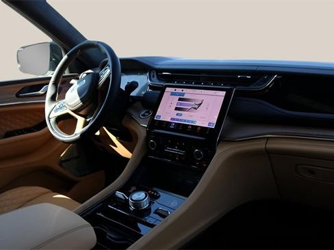 New 2025 Jeep Grand Cherokee Summit image 20