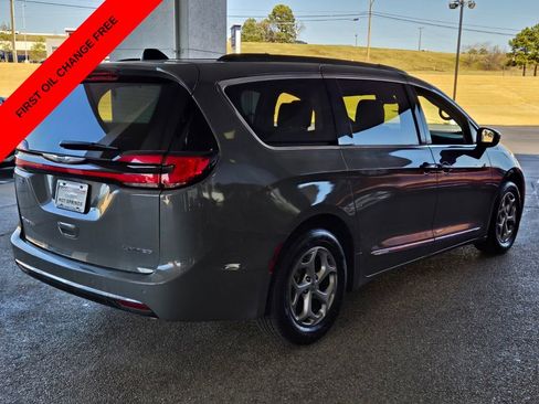 Used 2023 Chrysler Pacifica Limited FWD image 5