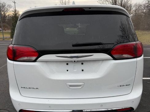 Used 2020 Chrysler Pacifica Limited image 5
