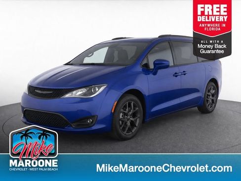Used 2018 Chrysler Pacifica Touring-L w/ Premium Audio Group FWD image 1