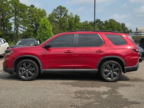 Used 2023 Honda Pilot Sport image 2