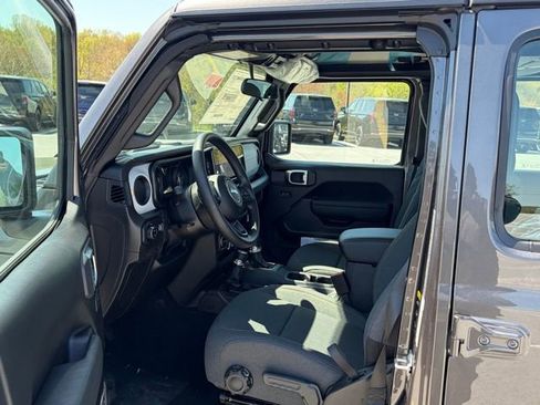 New 2026 Jeep Gladiator Sport AWD/4WD image 15