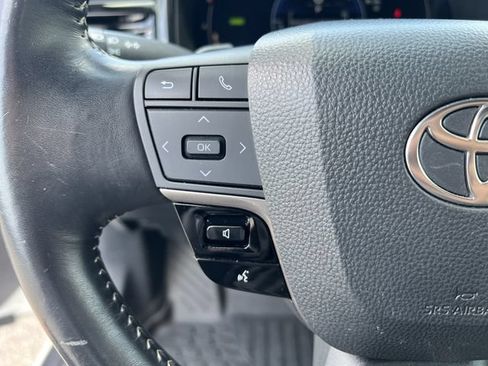 Used 2025 Toyota Camry SE FWD image 17