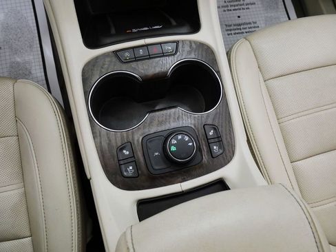 Used 2021 GMC Acadia Denali w/ Denali Technology Package AWD/4WD image 32