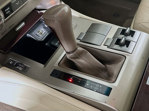 Used 2014 Lexus GX 460 image 25