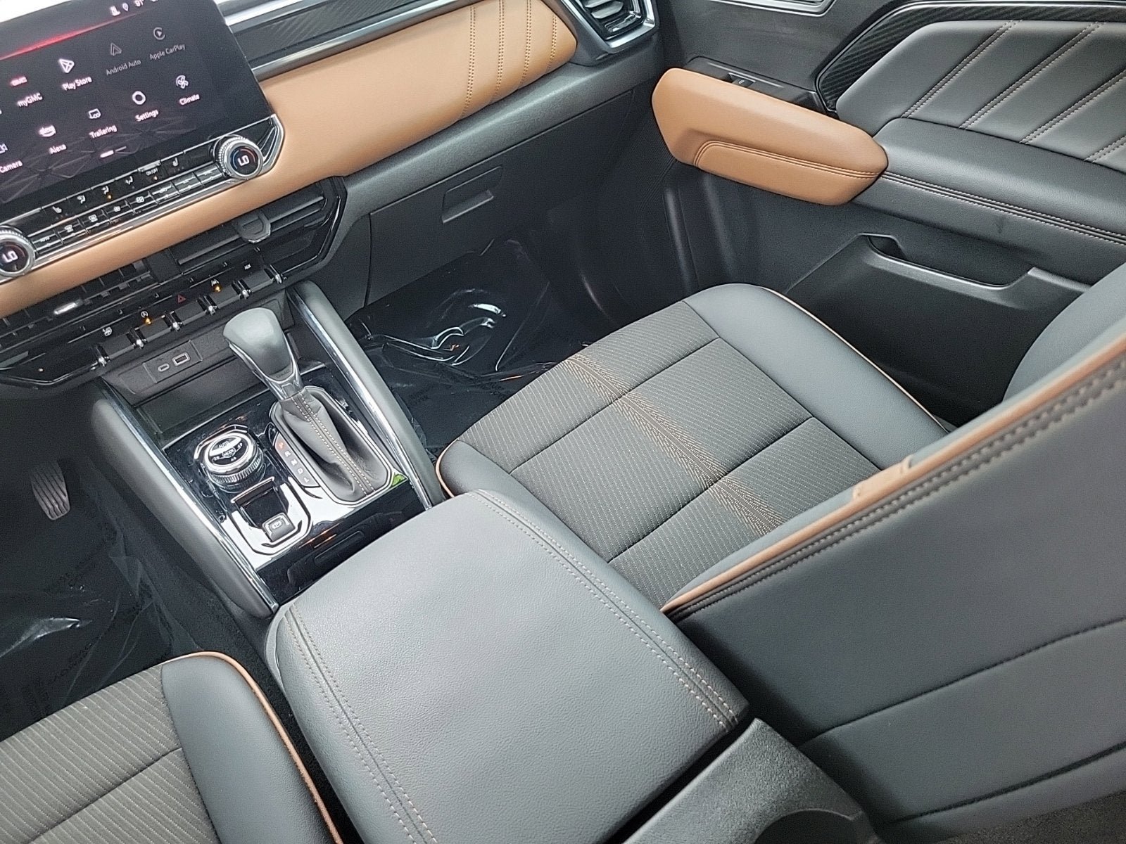 Used 2024 GMC Canyon AT4 w/ Technology Package AWD/4WD image 17
