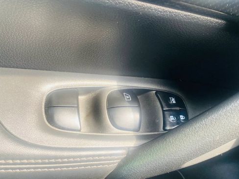 Used 2018 Nissan Rogue SL w/ Premium Package AWD/4WD image 14