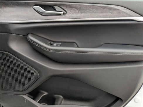 Used 2024 Jeep Grand Cherokee L Limited w/ Luxury Tech Group II image 36