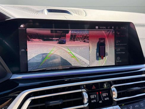 Used 2022 BMW X7 M50i image 49