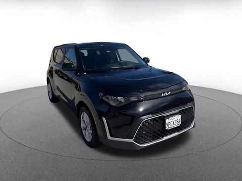 Used 2025 Kia Soul LX w/ LX Technology Package image 16