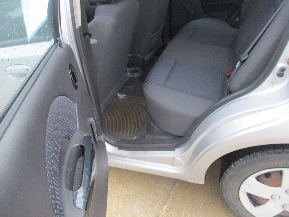 Used 2006 Chevrolet Aveo LS FWD image 8