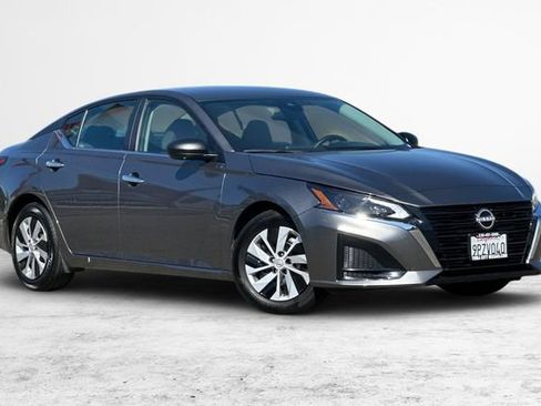 Used 2025 Nissan Altima 2.5 S FWD image 2