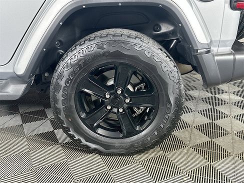 Used 2023 Jeep Wrangler Altitude image 34